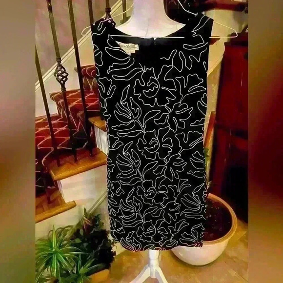 Marie St Claire dress black with white embroidery 8. Sleeveless exc condition - Picture 2 of 8